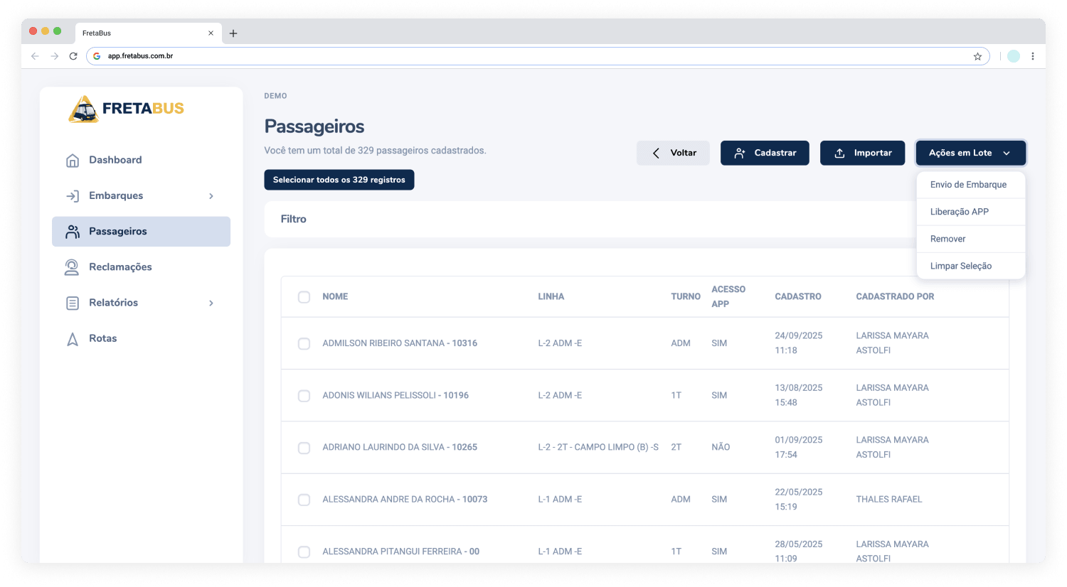 Gestão de passageiros com filtros por unidade e status de embarque.